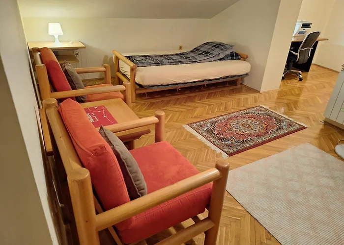 Nobles Apartment 4****