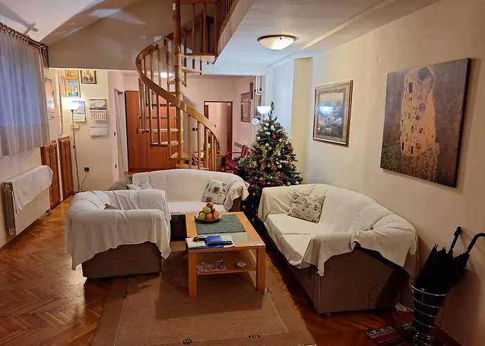 Nobles Apartment 4****
